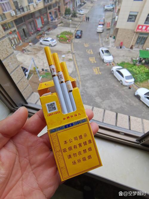 外烟包装上有人参图案(烟盒上有人参是什么烟)